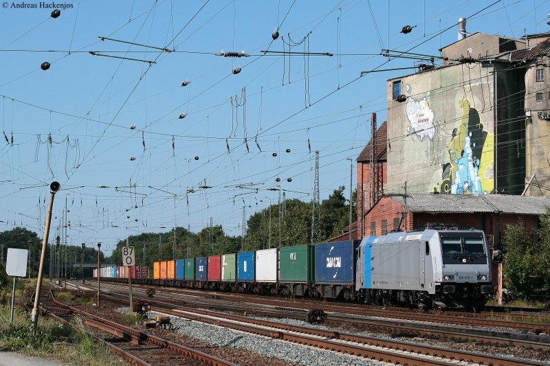 185 673-1 von Railpool mit einem Containerzug in Verden (Aller) 19.8.09