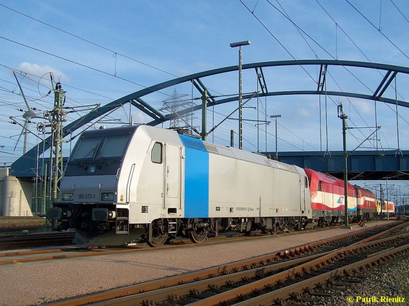 185 673  EVB  abgestellt in Hamburg-Waltershof am Hafenbahnhof Alte Sderelbe. Hinter Ihr stehen noch EVB 420.13 und EVB 420.01 sowie die 264 005 von Locon