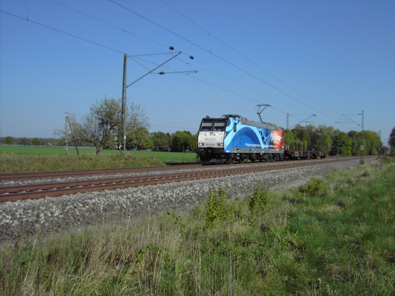 185 CL 001 Veolia am 20.04.2009 bei Woltorf mit 2 leeren Rungenanhngern Richtung Peine unterwegs