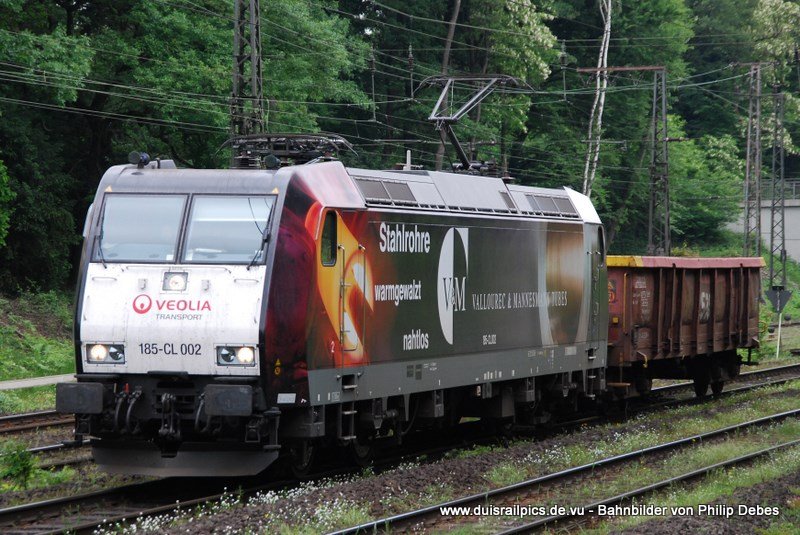 185 CL-002 (Veolia Transport) fhrt am 14. Mai 2009 um 13:33 Uhr  mit einem GZ  durch Duisburg Neudorf