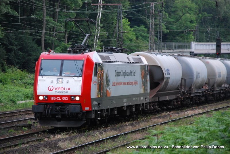 185-CL 003 (Veolia Transport) fhrt am 6. Juni 2009 um 8:06 Uhr mit einem GZ durch Duisburg Neudorf