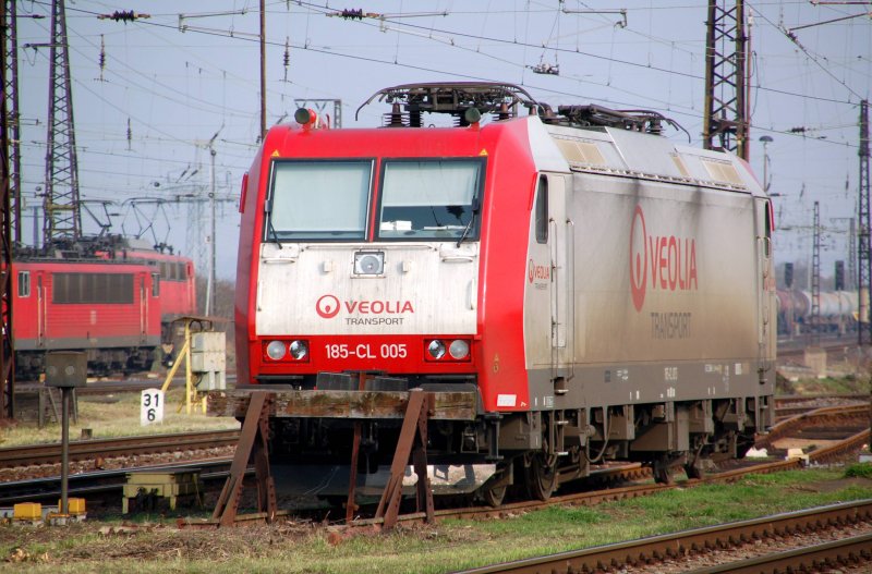 185-CL 005 der Veolia steht am 04.04.09 im Bahnhof Grokorbetha und wartet auf neue Aufgaben.