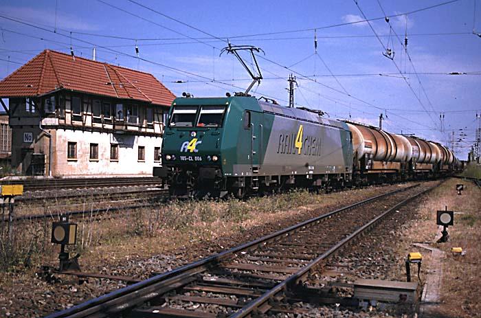 185 CL 006 fhrt mit Dg80034 in Nordhausen zum Personalwechsel ein
