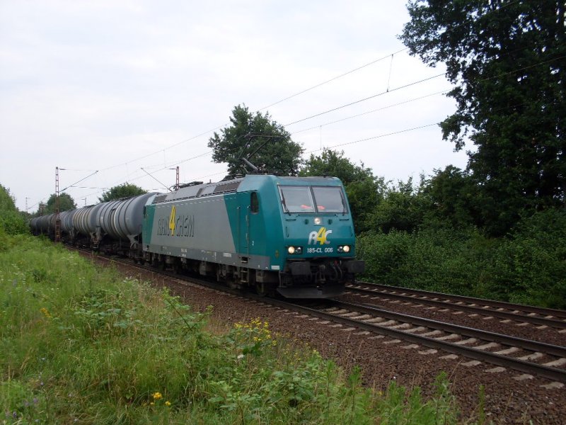 185 CL 006 mit einem Kesselwagenzug in Hannover Limmer am 01.07.2009