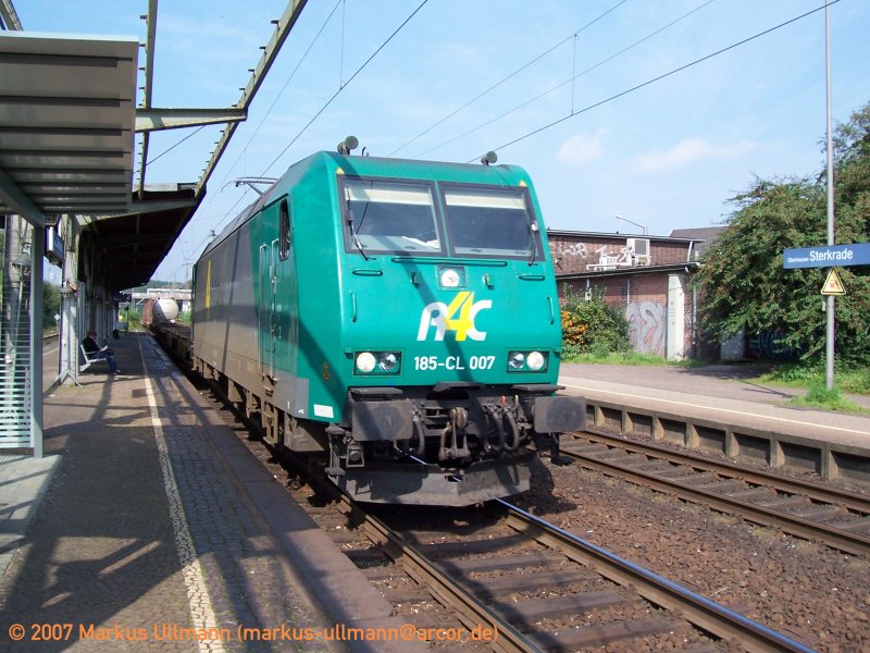 185-CL 007 am 14.09.2007 im Bahnhof Oberhausen-Sterkrade. Der Gterzug fuhr in Schrittgeschwindigkeit durch den Bahnhof. Ich wre am liebsten aufgesprungen und mitgefahren ;-)