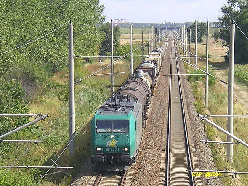 185CL006 zieht einen Gterzug Richtung Bitterfeld. (Im Hintergrund ist die Elbbrcke in Lutherstadt Wittenberg zu sehen)