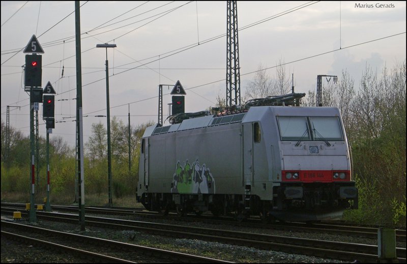 186 144 steht abgestellt im Rheydter Gbf 10.4.2009
