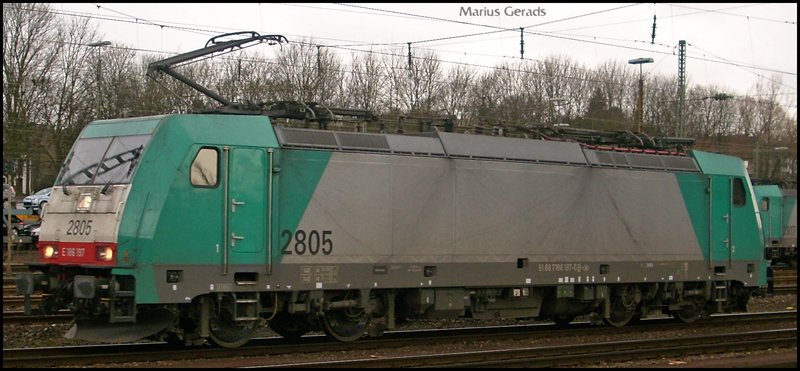 186 197 (2805) hat gerade einen Gz nach Aachen West gebracht und rangiert nun durch den Gbf 28.3.2009
