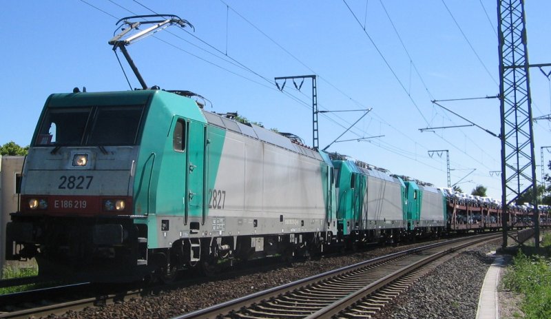 186 219 (2827) mit 2 nagelneuen 86ern und Zug auf dem Weg nach Aachen-West