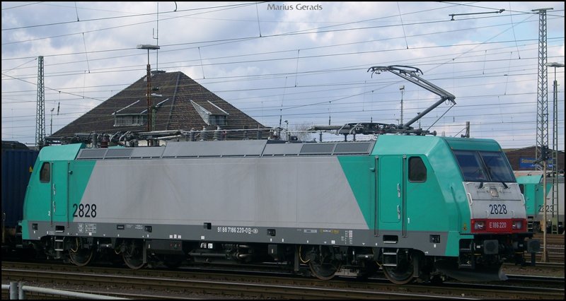 186 220 (2828) steht mit einem Güterzug in Aachen West. 28.3.2009