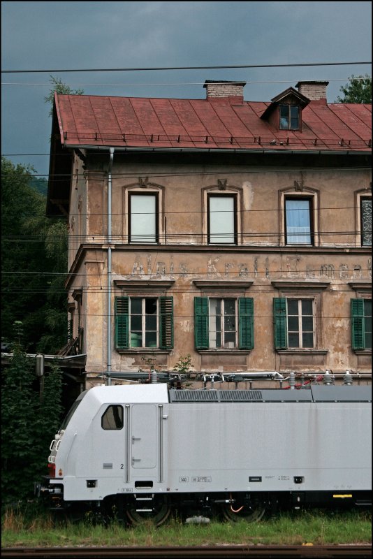 186 909 (9180 6186 909-8 D-BTK) steht abgestellt in Kufstein und wartet auf die berfhrung nach Italien. (11.07.2008)
