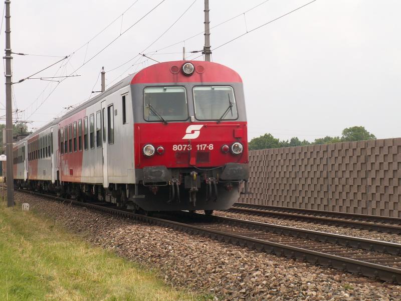 18.6.2005, 8073 117-8 in Richtung Kirchdorf an der Krems, Streckenteil Ansfelden-Nettingsdorf, Minolta Dimage Z3