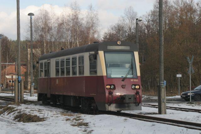 187 019 am 19.02.2006 bei der Ausfahrt aus Silberh�tte.