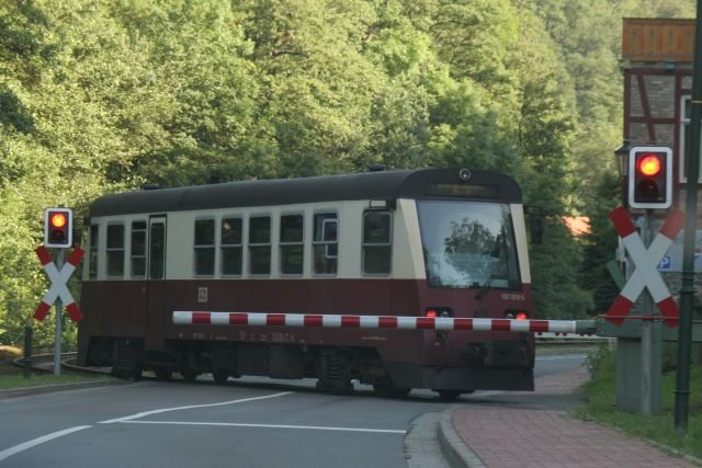 187 019 �berquert die B 185 in Alexisbad; 160.06.2007