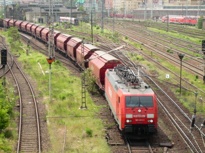 189 001, fuhr am 16. Mai 2008, mit einem Gterzug aus dem Rangierbahnhof Halle Saale.
