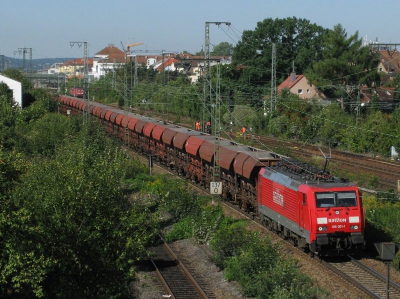 189 001 mit Ganzzug am 5.9.2008 in Regensburg.