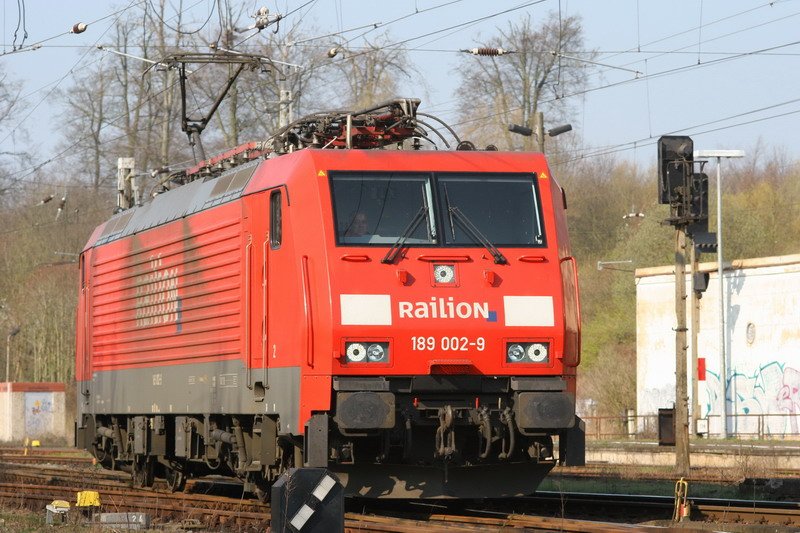 189 002 DB Logistik, Railion im Bf. Bad Kleinen. 03/2007
