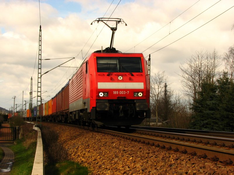 189 003-7 ist mit einem Containerzug Richtung Gterbahnhof Dresden-Friedrichstadt unterwegs.22.03.08.