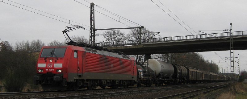 189 006-0 ist am 31.01.09 mit einem gem. Gz bei Radbruch Richtung Hamburg unterwegs.