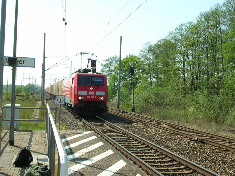 189 006-9 mit einem Gz bei der Durchfahrt des Hp Pritzier