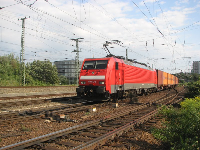 189 012-8 ist mit einem Containerzug Richtung Gterbahnhof Dresden-Friedrichstadt.27.07.07