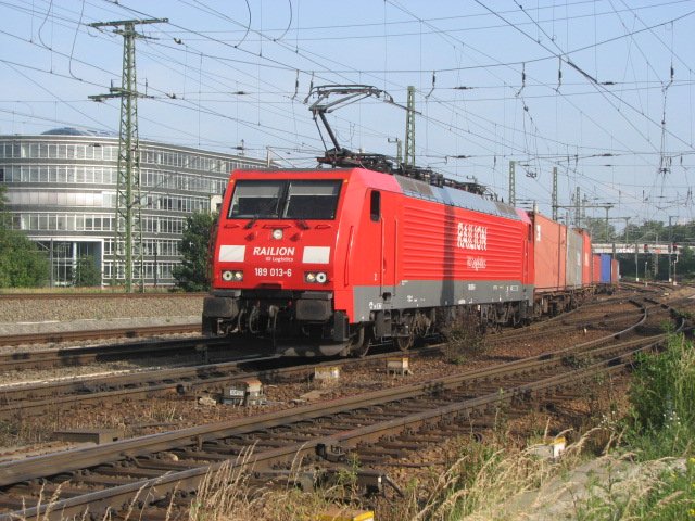 189 013-6 mit Containerzug Richtung Gterbahnhof Dresden-Friedrichstadt unterwegs.05.06.07.