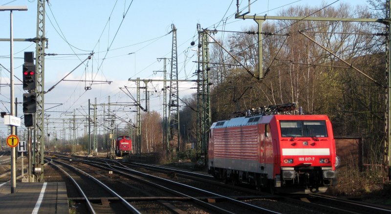 189 017-7 bei der Rckfahrt als Lz aus dem Hafen Richtung Maschen Rbf. Aufgenommen bei der Durchfahrt in Hamburg-Harburg am 1.04.09.