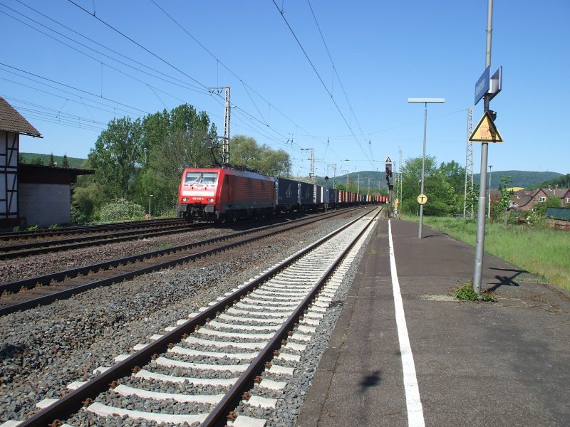 189 019-3 mit einem Containerzug am 30.4.2007 in Kreiensen