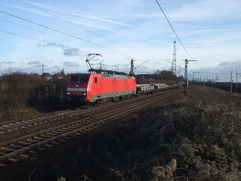 189 019 mit Stahlbrammenzug am 1.12.2007 durch Ahlten