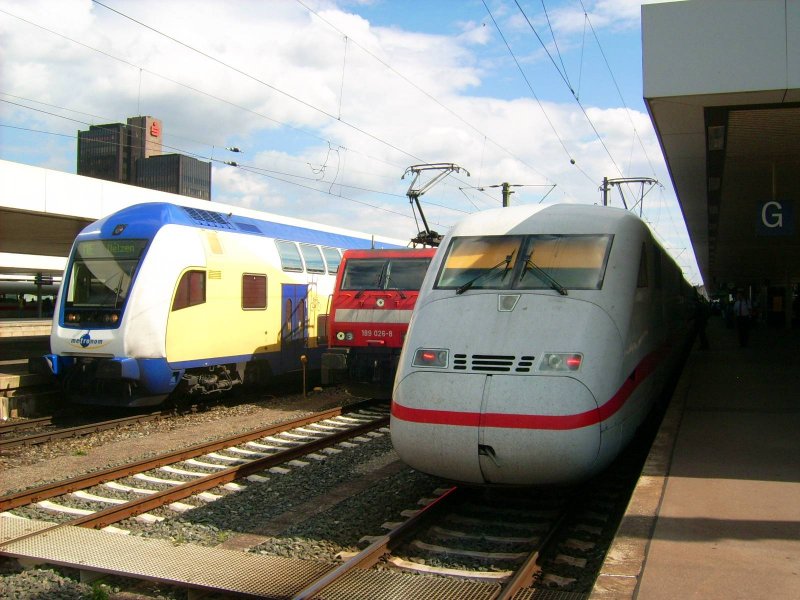 189 026 ist mit ihrem Lokzug am 21.08.08 zwischen einem Metronom und einem ICE 1  eingekesselt . Konnte dieser ICE nicht 1 Minute spter einfahren?!