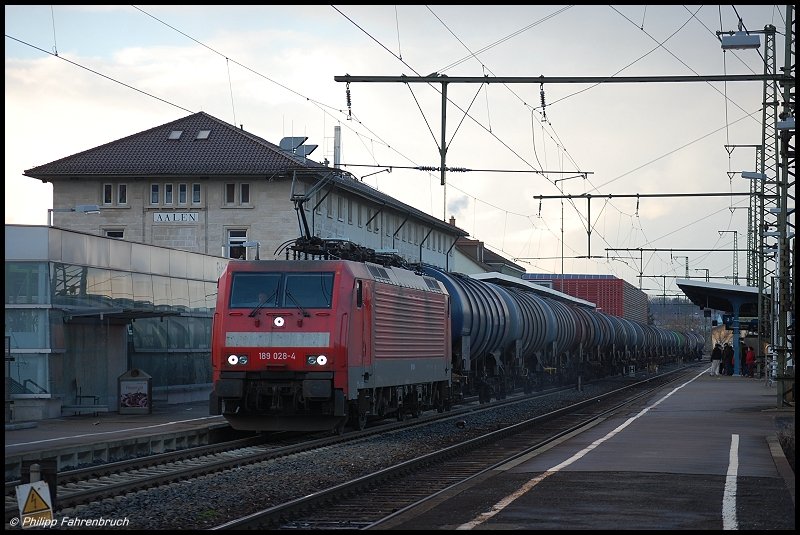 189 028-4 durchfhrt am 19.03.08 den Aalener Bahnhof auf Gleis 1 mit CS 60878 von Ingolstadt nach Stuttgart-Hafen.