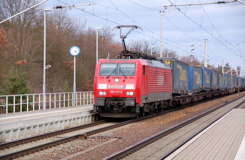 189 031 bespannt am 08.02.09 einen LKW-Walter-Zug aus Richtung Berlin kommend, fotografiert in Burgkemnitz.