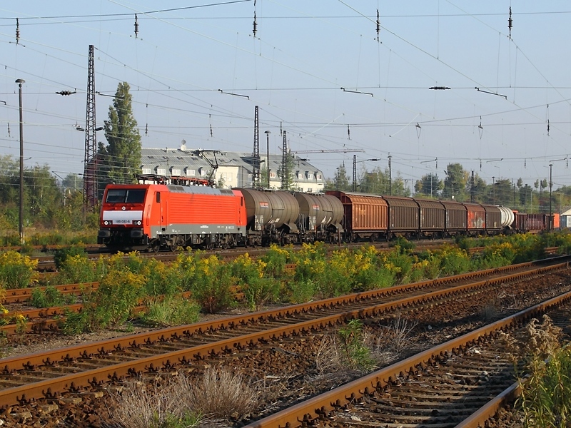 189 032-6 fhrt am 26.9.2009 durch Leipzig-Schnefeld.