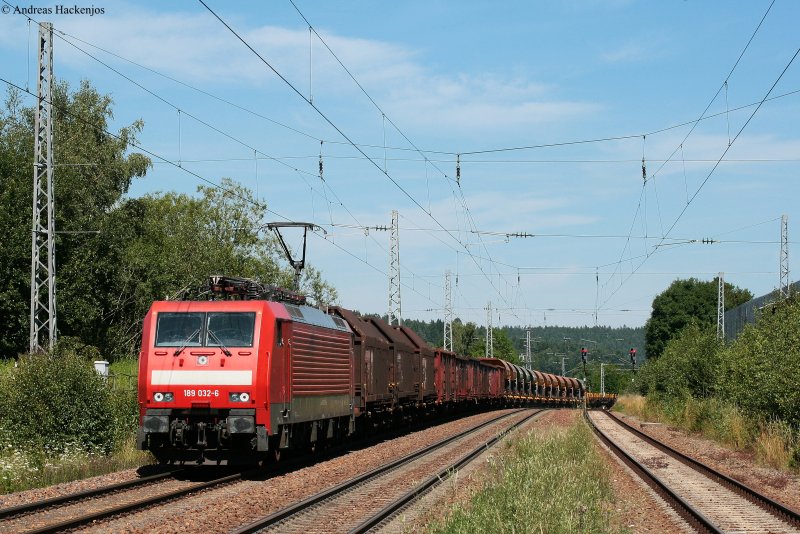 189 032-6 mit dem FZT 55834 (Villingen-Offenburg Gbf) bei der Durchfahrt St.Georgen(Schwarzw) 29.7.09