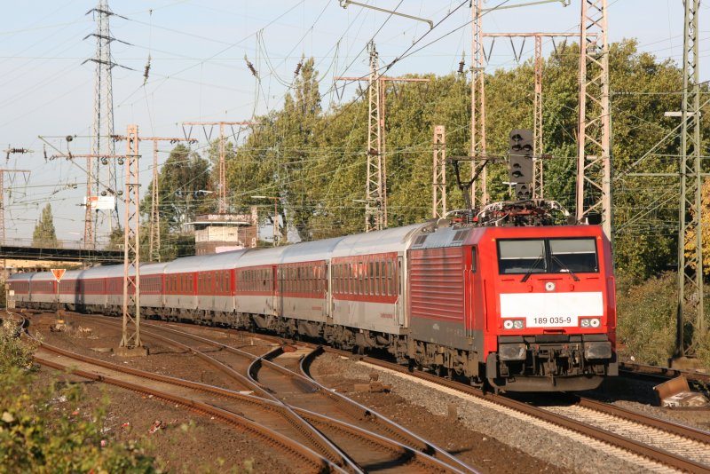 189 035-9 mit CNL in Essen West.
20.10.2009