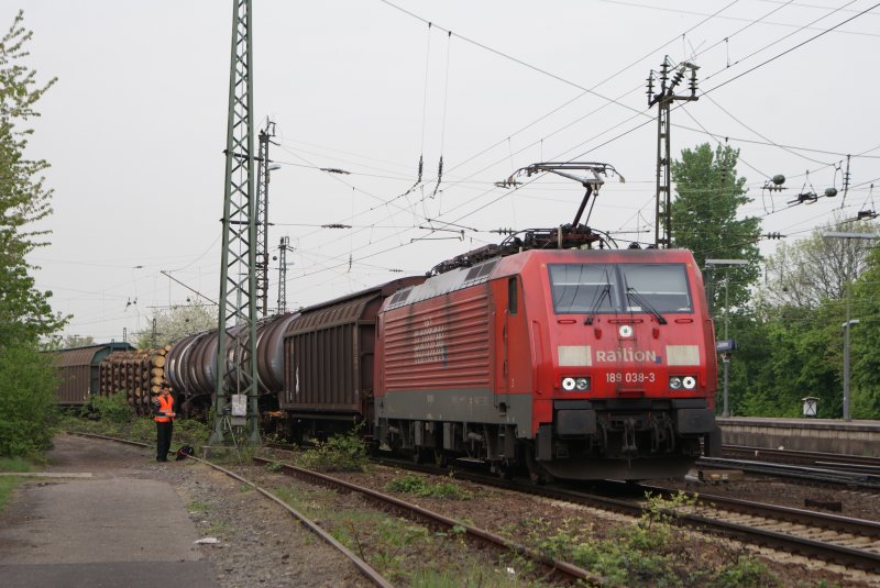 189 038-3 mit gem. GZ in Mainz-Bischofsheim am 16.04.2009
