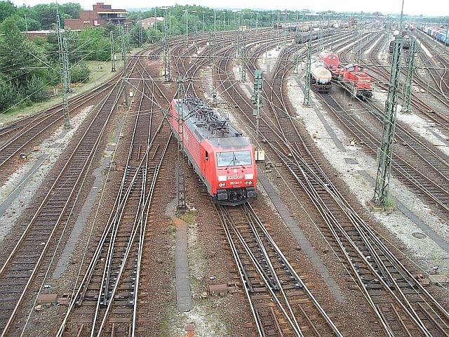 189 042-5 am 20.05.2007 auf den Weg in die Abstellgruppe in Maschen Rbf. Vorher hatte sie einen Getreidezug abgestellt. 20.05.2007