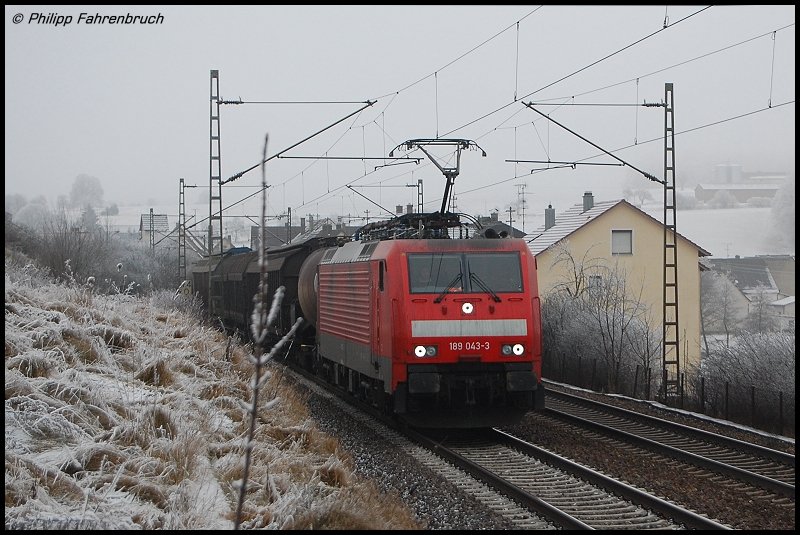 189 043-3 rollt mir zur Vormittagszeit des 27.12.07 mit einem gemischten Gterzug mit Fahrtrichtung Stuttgart bei Halzhausen (Filsbahn, KBS 750) vor die Linse.