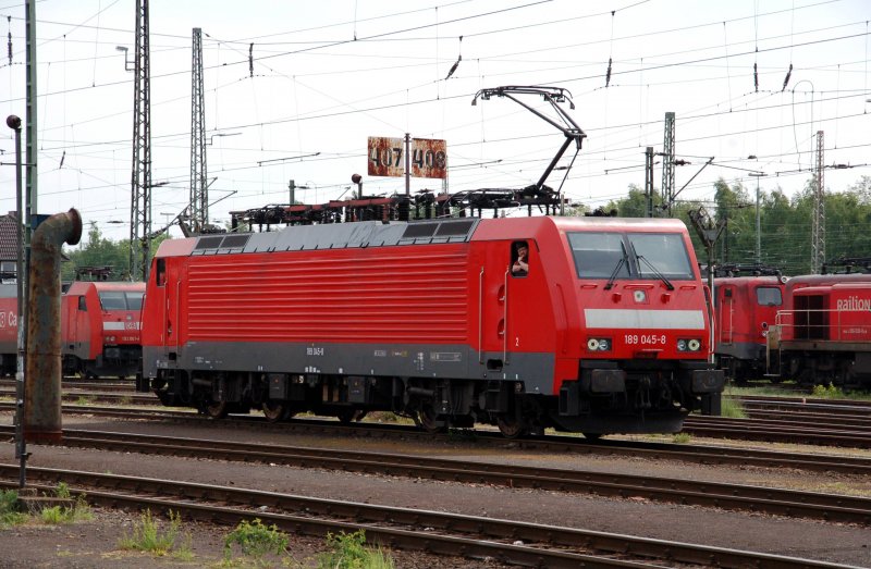 189 045 rangiert am 09.05.09 im Rbf Seelze. Anlsslich der 100-Jahr-Feier des Rbf Seelze war dieser fr Besucher zugnglich.