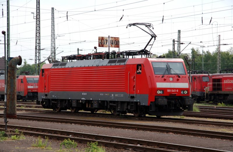 189 045 rangiert am 09.05.09 im Rbf Seelze. Anlsslich der 100-Jahr-Feier des Rbf Seelze war dieser fr Besucher zugnglich.