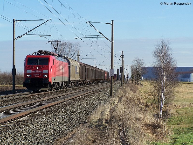 189 055 ist mit eine Gterzug unterwegs in Richtung Westen. Aufgenommen am 08.Februar 2008 in Frth.