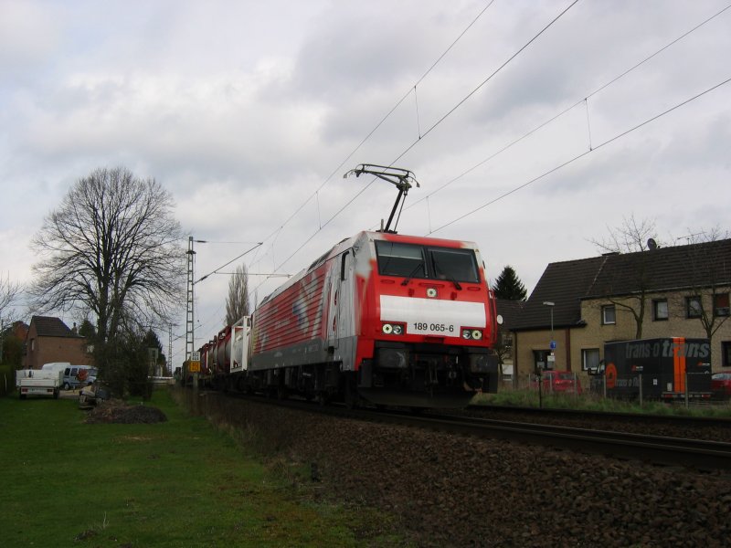 189 065-6 mit einem Containerzug am 28.03.2008 in Kln am Km 44,4