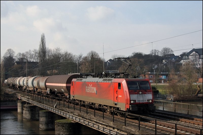 189 072 (9180 6189 072-2 D-DB)  GZ1000  berquert mit dem 45753 aus Kijfhoek den Harkortsee. In wenigen Minuten wird das Ziel, der Rangierbahnhof Hagen-Vorhalle erreicht. (07.03.2009)
