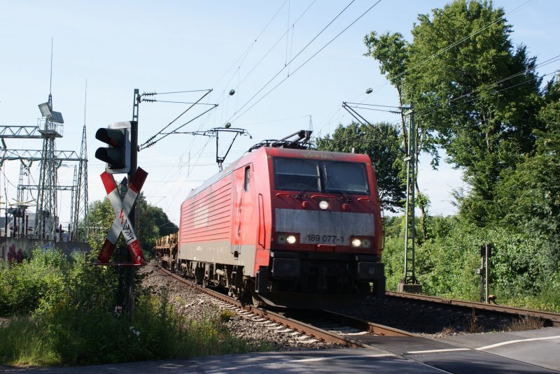 189 077-1 (Mit Fernlicht) mit gem. GZ in Richtung Opladen am Km 28,190 in Dsseldorf am 26.06.2008