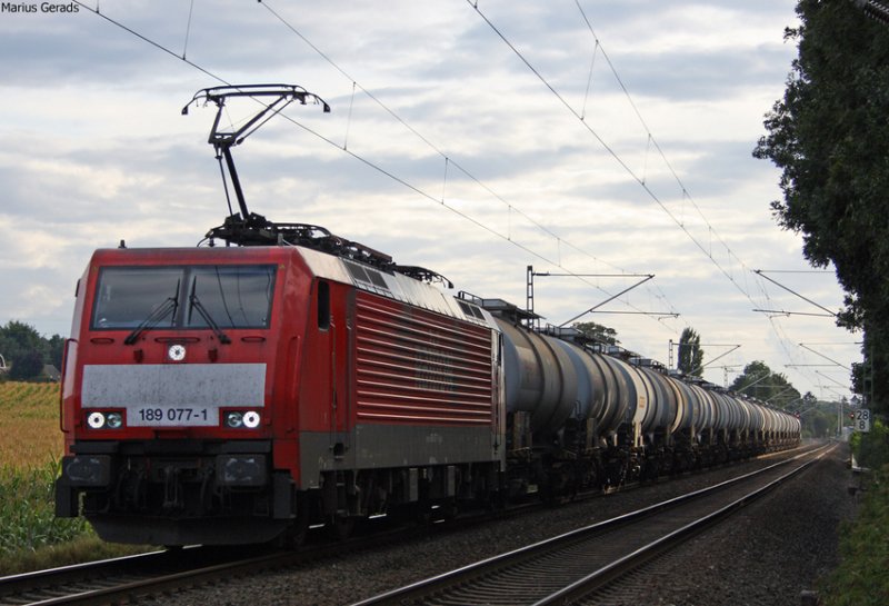 189 077 mit einem Kesselwagenzug nach Gladbach bei der Durchfahrt an der ehem. Anrufschranke 2.9.09