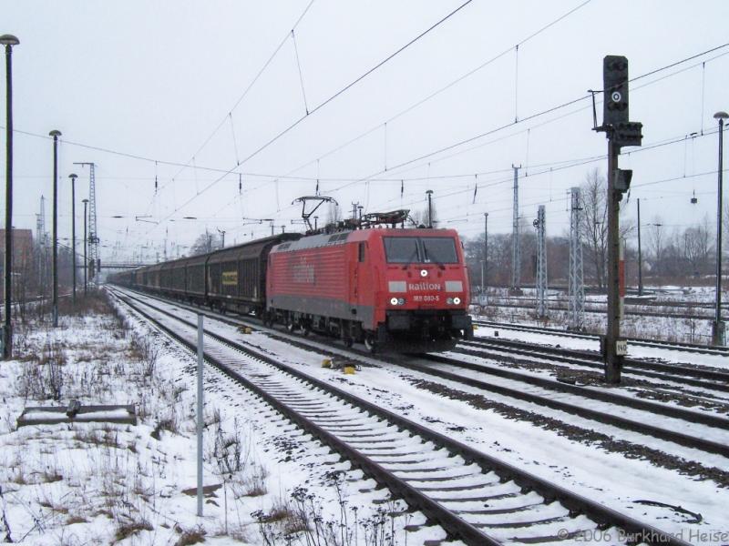 189 080 am 21.1.2006 im Bahnhof Berlin-Schnefeld Flughafen