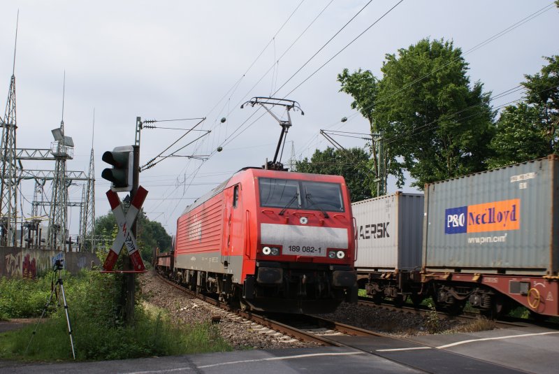 189 082-1 mit gem. GZ Richtung Kln/Opladen am Km 28,190 in Dsseldorf am 07.06.2008