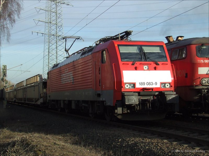 189 083-9 passiert mit einem Autozug de B Grimbergstrae und durcheilt in krze den Gbf Gelsenkirchen Bismarck. 7.2.08