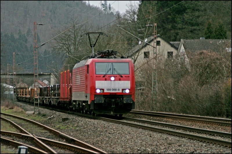 189 088 bringt bei Plettenberg einen Gterzug Richtung Kreuztal. (11.03.2008)