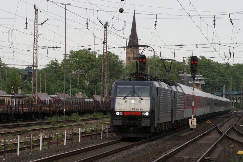 189 092 + 189 090 mit dem CNL 421 bei der Durchfhart durch Mlheim Styrum